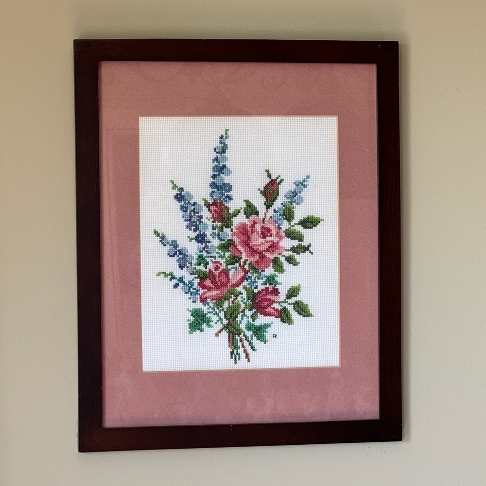 VINTAGE~FLORAL EMBROIDERY~ART~MATTED & FRAMED~
BEAUTIFUL~FINE WORK~PERFECT~ BR